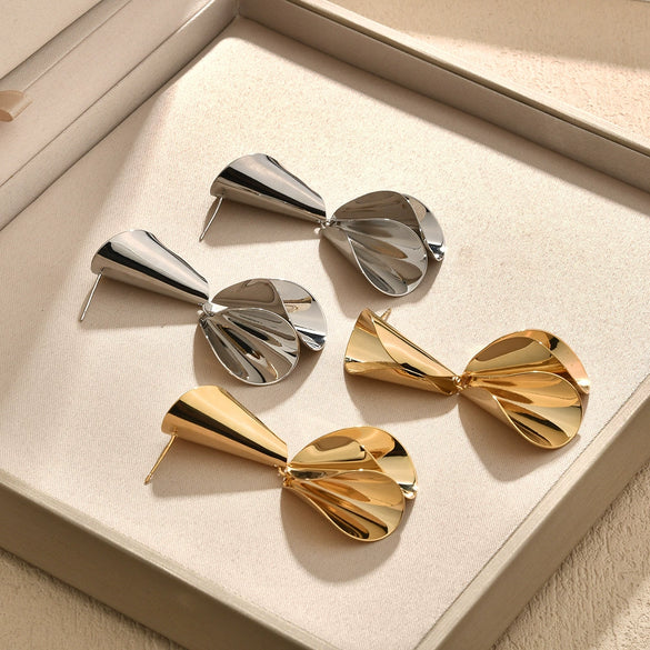 Women's Geometric Metal Sequin Earrings Minimalist Irregular Statement Jewelry With Versatile Modern Design