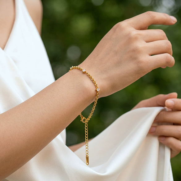 Women's Geometric Rhinestone Stainless Steel Bracelet With 18K Vacuum Plating Simple Light Luxury Fashion Jewelry
