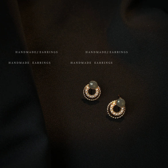 Women's Geometric Round Pearl Earrings Copper Electroplated Simple Elegant All Match Stud Earrings With Silver Needle