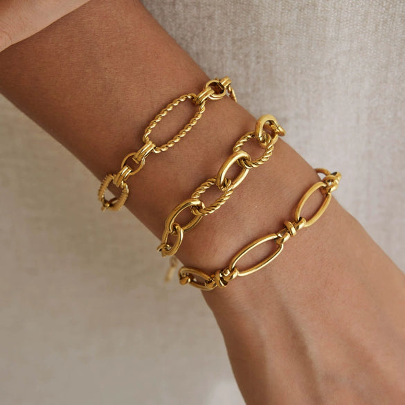 Women's Geometric Stainless Steel Chain Bracelet With Hypoallergenic Gold Plated Finish
