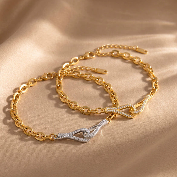 Women's Geometric Stainless Steel Pendant Bracelet With Rhinestone Inlay And Gold Plated Electroplated Finish