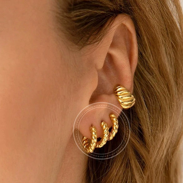 Women's Geometric Twisted Earrings With Silver Needle And Gold Plated Copper Elegant Retro Electroplated Ear Jewelry