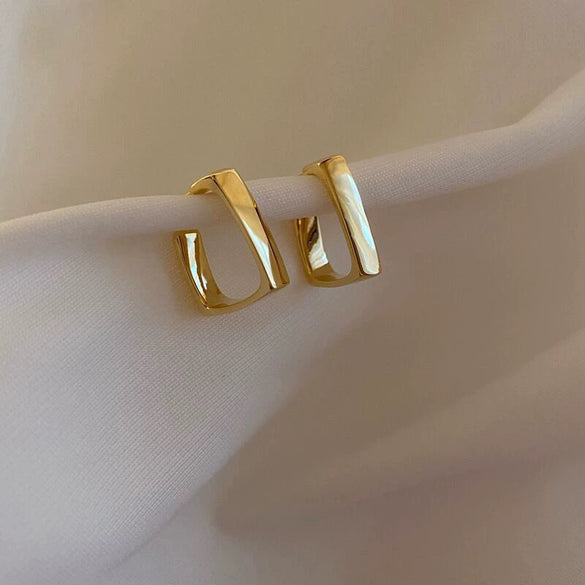 Women's Geometric U Shaped Metal Earrings With Electroplated Finish Simple Elegant Fashion Jewelry