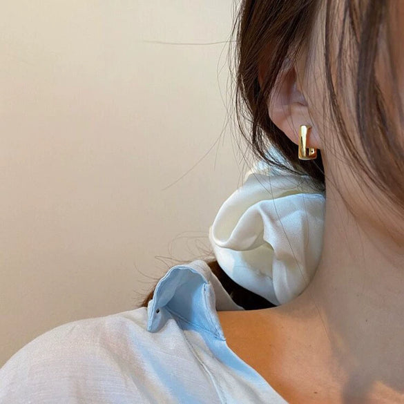 Women's Geometric U Shaped Metal Earrings With Electroplated Finish Simple Elegant Fashion Jewelry