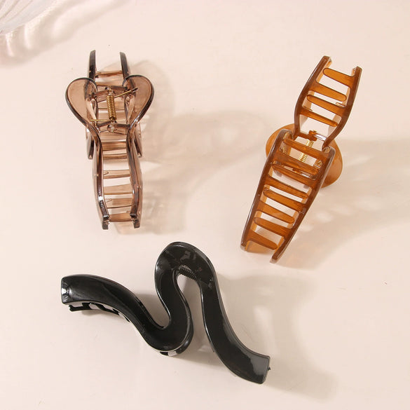 Women's Geometric Wave Shark Clip Hair Accessories Ps Material Baking Paint