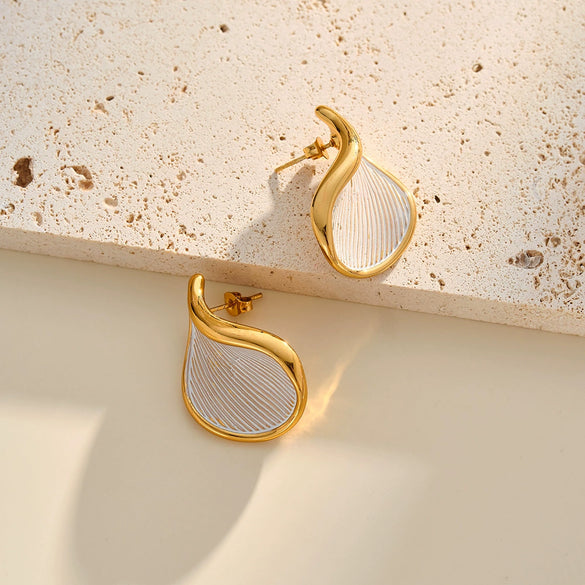 Women's Geometric White Shell Irregular Stainless Steel Earrings With 18K Gold Vacuum Plating And Simple Fashion Style