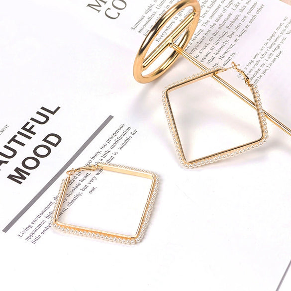 Women's Geometric Woven Pearl Rice Bead Earrings In Gold And Silver Tone Electroplated Metal Retro Fashion Statement Earrings