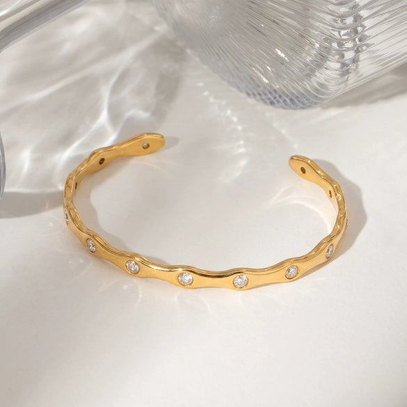 Women's Geometric Zircon Inlaid Stainless Steel Bracelet With Gold Plated Finish Fashionable Minimalist Jewelry