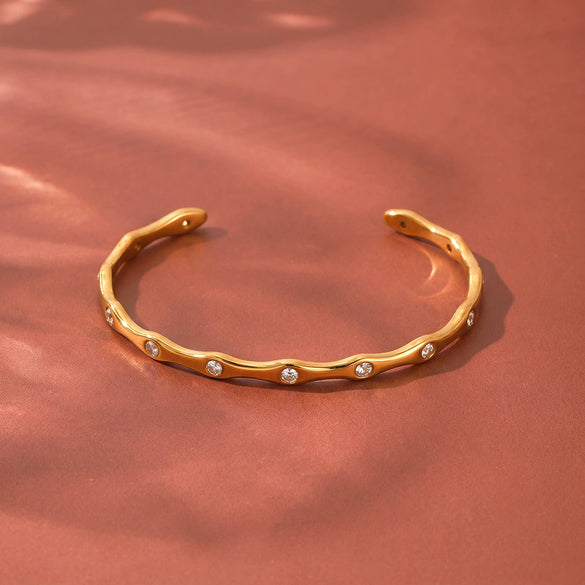 Women's Geometric Zircon Inlaid Stainless Steel Bracelet With Gold Plated Finish Fashionable Minimalist Jewelry