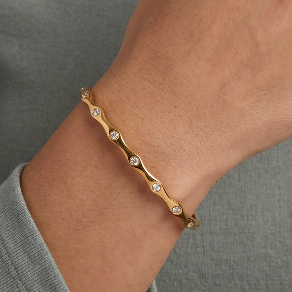 Women's Geometric Zircon Inlaid Stainless Steel Bracelet With Gold Plated Finish Fashionable Minimalist Jewelry