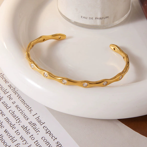 Women's Geometric Zircon Inlaid Stainless Steel Bracelet With Gold Plated Finish Fashionable Minimalist Jewelry