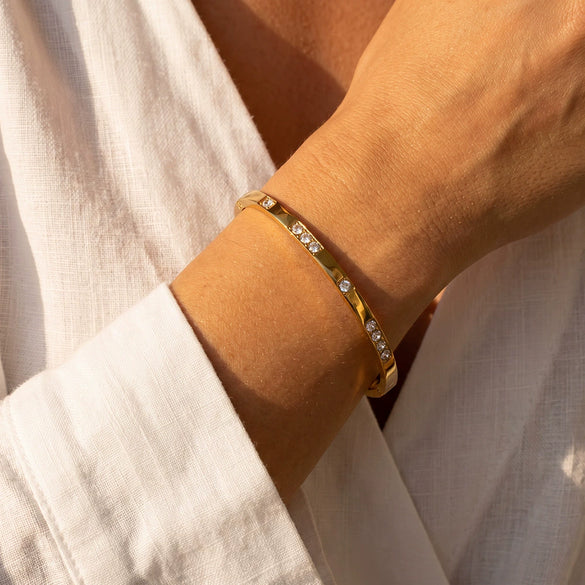 Women’s Geometric Zircon Inlaid Stainless Steel Bracelet With Gold Plated Finish Simple Elegant Fashion Jewelry