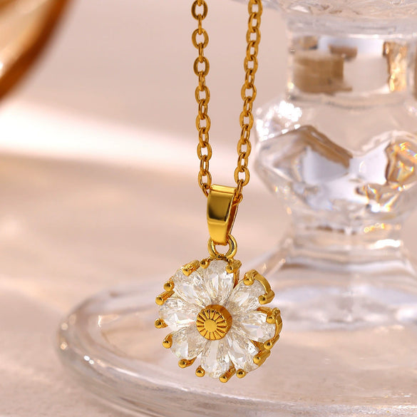 Women's Gold Plated Copper Zircon Flower And Butterfly Necklace With Leaf And Heart Details Light Luxury Oshaped Chain Jewelry