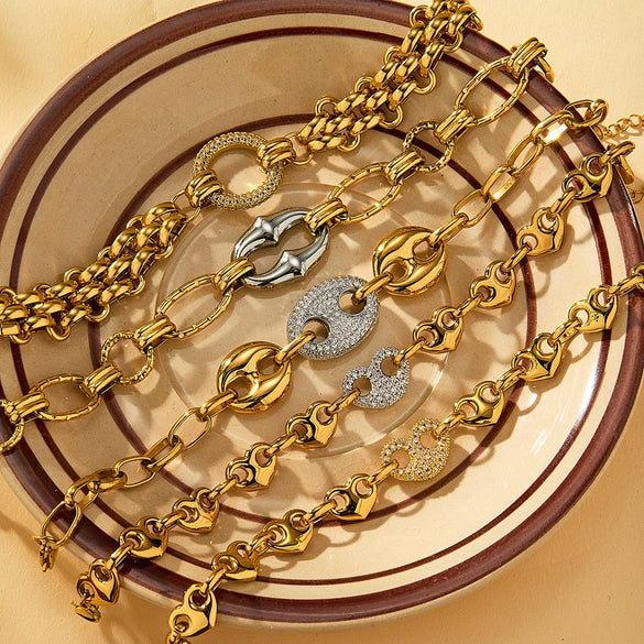 Women's Gold Plated Stainless Steel Bracelet With Geometric Love Pig Nose Design Light Luxury Fashion Jewelry
