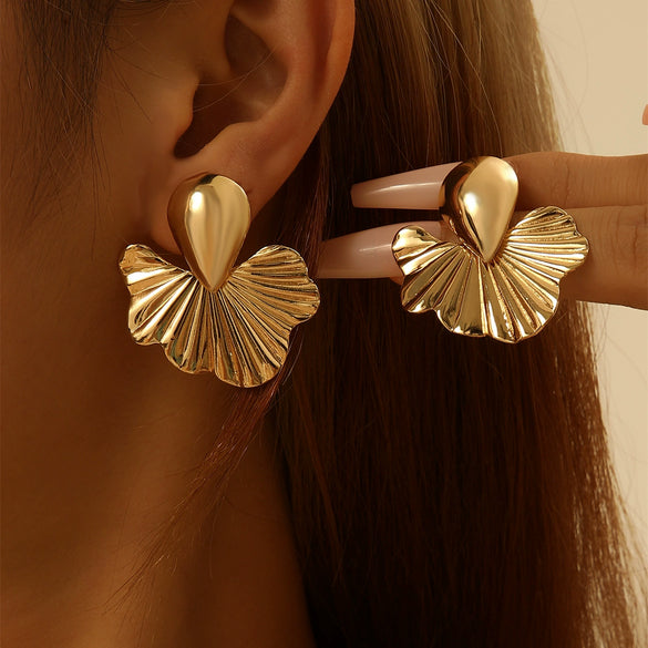 Women's Gold Tone Alloy Wave Earrings With Electroplated Finish Minimalist Fashion Jewelry Elegant Niche Design