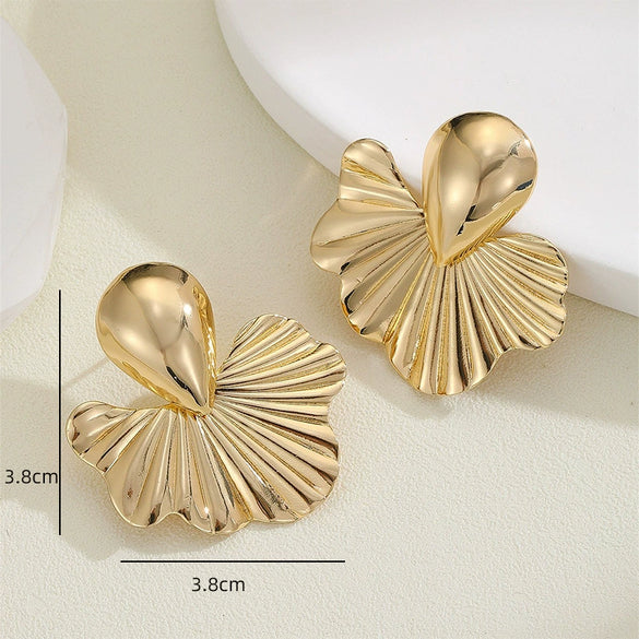 Women's Gold Tone Alloy Wave Earrings With Electroplated Finish Minimalist Fashion Jewelry Elegant Niche Design