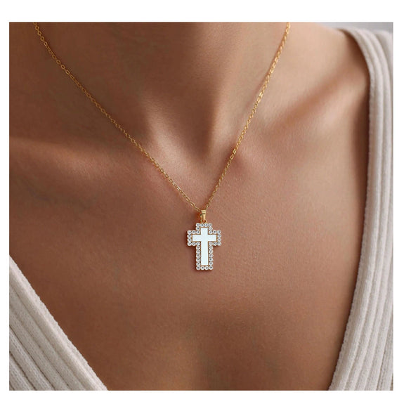 Women's Gold Tone Copper Round Rose Pendant Necklace Elegant Light Luxury Geometric Floral Clavicle Chain With Electroplated Finish