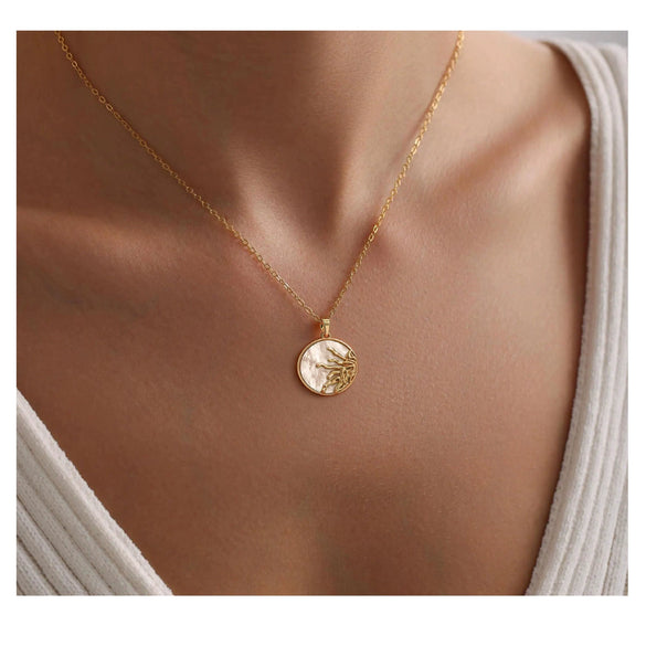 Women's Gold Tone Copper Round Rose Pendant Necklace Elegant Light Luxury Geometric Floral Clavicle Chain With Electroplated Finish