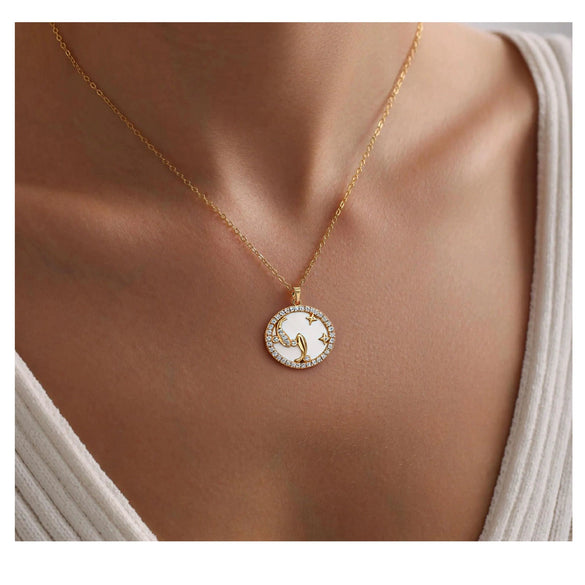 Women's Gold Tone Copper Round Rose Pendant Necklace Elegant Light Luxury Geometric Floral Clavicle Chain With Electroplated Finish