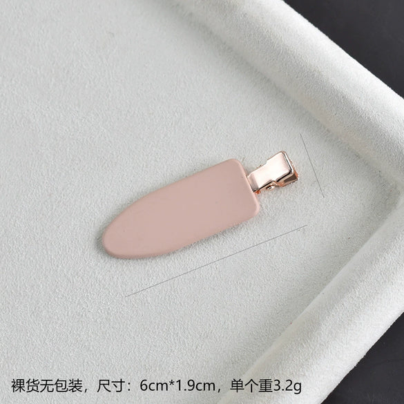 Women's Handmade Acetate Hair Side Clip With Frosted Finish Seamless Bangs Edge Barrette And Simple Letter Design