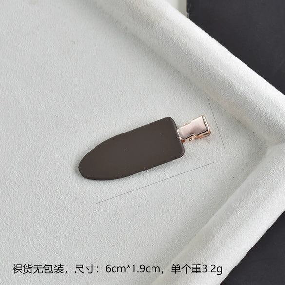 Women's Handmade Acetate Hair Side Clip With Frosted Finish Seamless Bangs Edge Barrette And Simple Letter Design