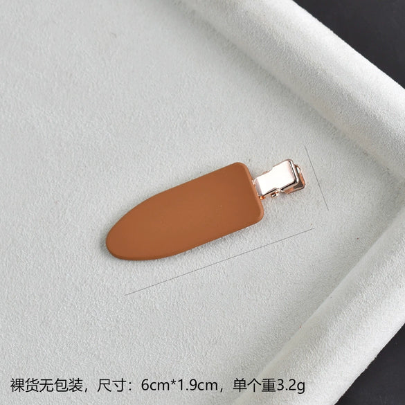 Women's Handmade Acetate Hair Side Clip With Frosted Finish Seamless Bangs Edge Barrette And Simple Letter Design