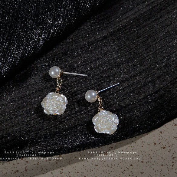 Women's Handmade Camellia Flower Stud Earrings With Imitation Pearl And Silver Needle Sweet Fashion Floral Earrings