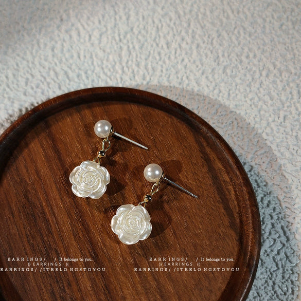 Women's Handmade Camellia Flower Stud Earrings With Imitation Pearl And Silver Needle Sweet Fashion Floral Earrings