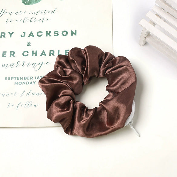 Women's Handmade Cloth Scrunchie Hair Tie With Zipper Detail And Small Dot Stripe Pattern Simple Natural Hair Accessory Wholesale