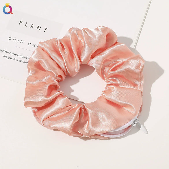 Women's Handmade Cloth Scrunchie Hair Tie With Zipper Detail And Small Dot Stripe Pattern Simple Natural Hair Accessory Wholesale