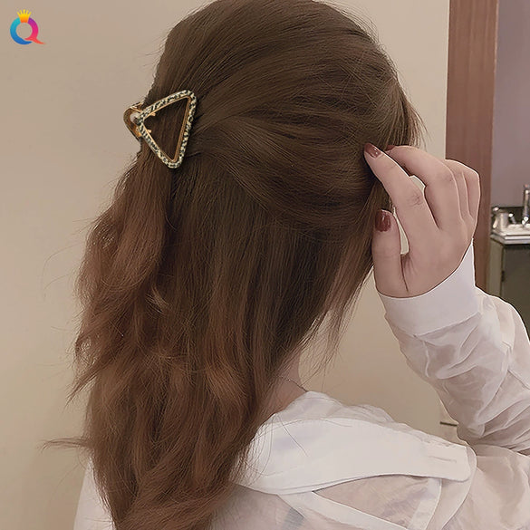 Women's Handmade Geometric Triangle Hollow Hair Clip In Acetate And Alloy Light Luxury Hair Accessory