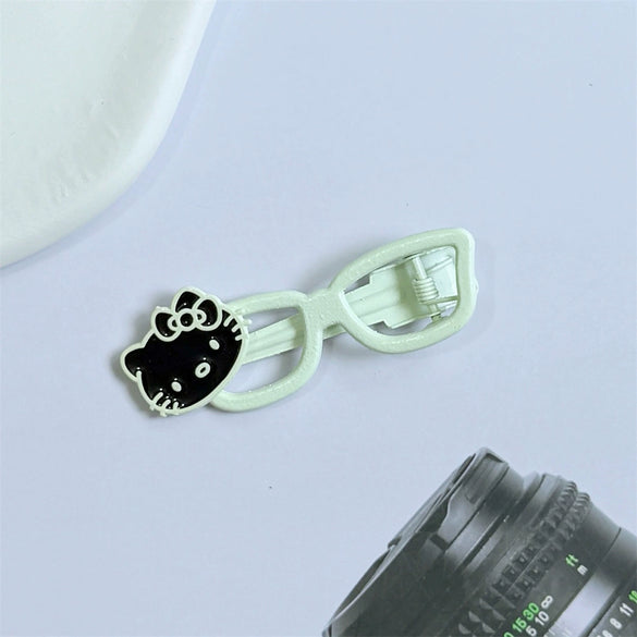 Women's Handmade Mixed Materials Heart Fashion Cartoon Bangs Hair Clip