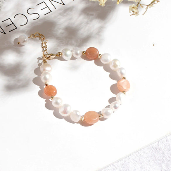 Women's Handmade Natural Freshwater Pearl And Green Dongling Stone Bracelet