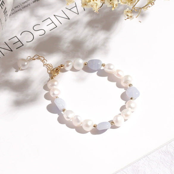 Women's Handmade Natural Freshwater Pearl And Green Dongling Stone Bracelet