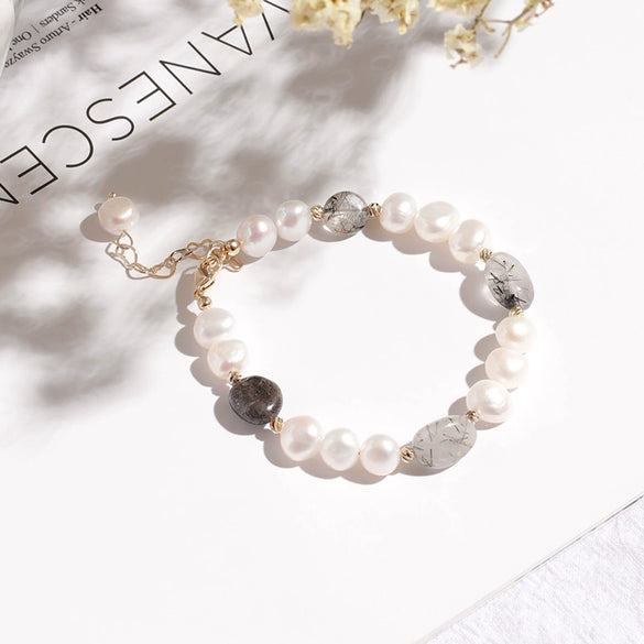 Women's Handmade Natural Freshwater Pearl And Green Dongling Stone Bracelet