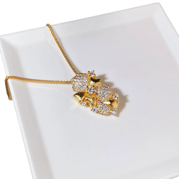Women's Handmade S925 Sterling Silver Geometric Flower Necklace With Electroplating And Diamonds Zircon High Carbon Diamond On O Word Chain