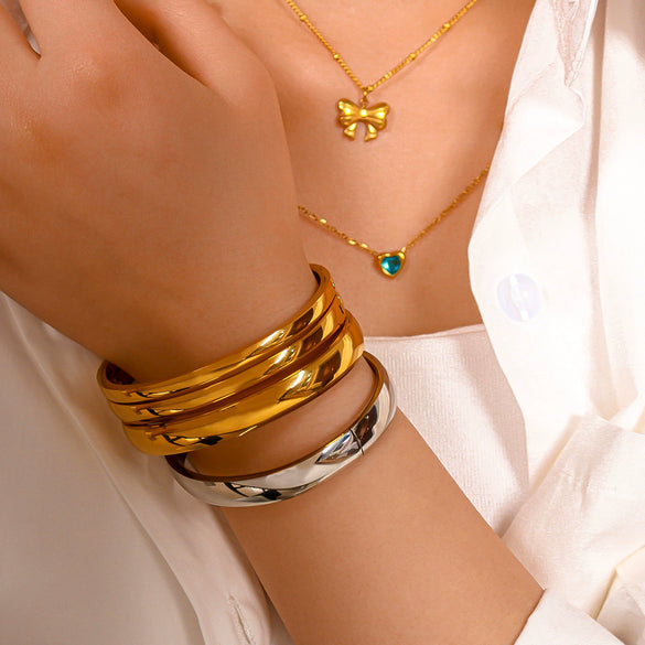 Women's Handmade Simple Fashionable Bracelet With Spherical Buckle Vacuum Gold Plated Stainless Steel Polished