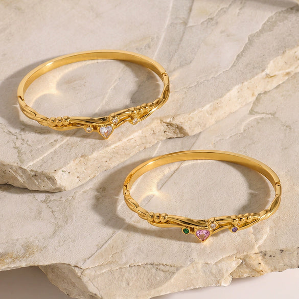 Women's Heart Pattern Stainless Steel Bracelet With Zircon Inlay And Gold Plated Finish