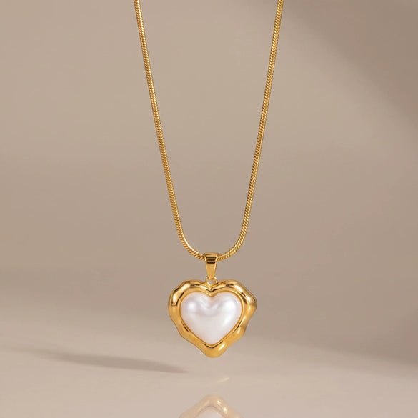 Women’s Heart Pattern Stainless Steel Necklace With Pearl Detail Geometric Pendant And Electroplated Finish Wholesale