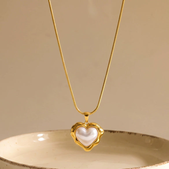 Women’s Heart Pattern Stainless Steel Necklace With Pearl Detail Geometric Pendant And Electroplated Finish Wholesale