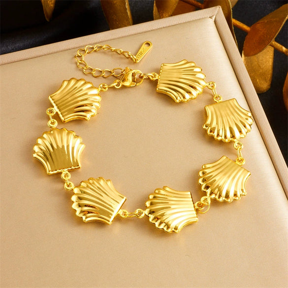 Women's High End Stainless Steel 18K Gold Plated Cuban Chain Bracelet With Geometric Pattern And Scallop Design Electroplated