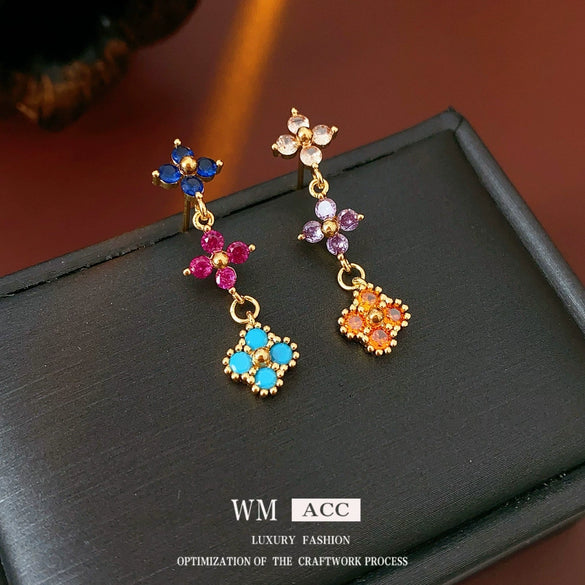 Women's Highend Flower Patterned Copper Earrings With Zirconia And 18K Real Gold Electroplated Silver Needle