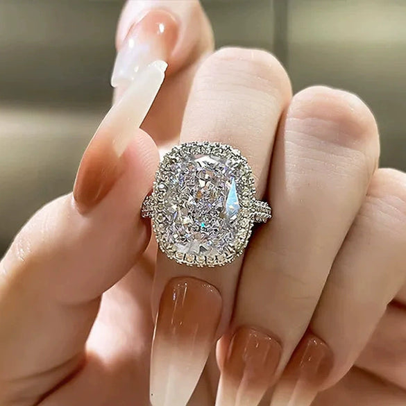 Women's Highend Geometric Copper Ring Inlaid With Zircon