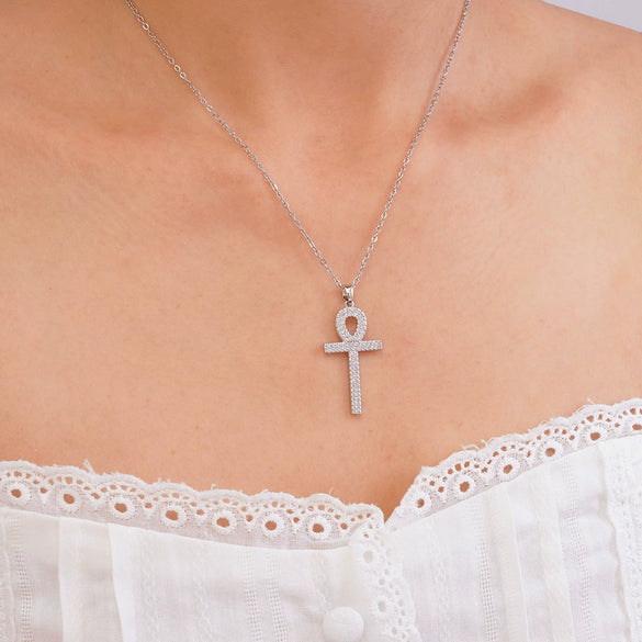 Women's Hiphop Light Luxury Style Copper Inlaid Zircon Heart Shape Pendant O Word Chain Electroplated Clavicle Necklace