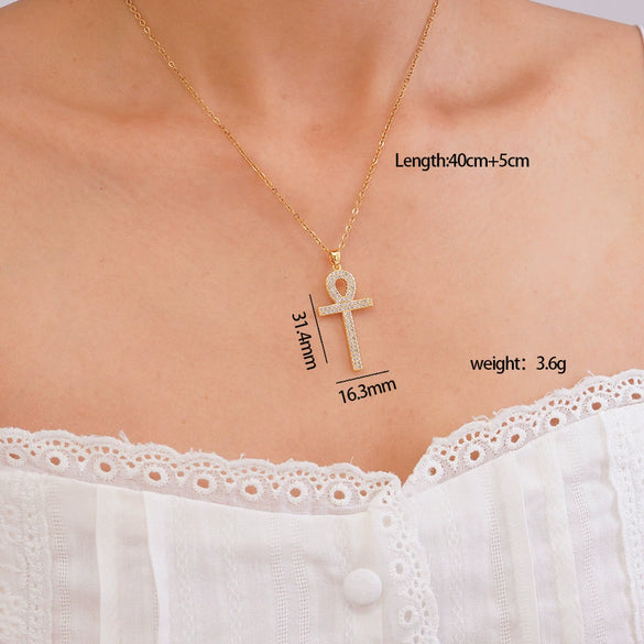 Women's Hiphop Light Luxury Style Copper Inlaid Zircon Heart Shape Pendant O Word Chain Electroplated Clavicle Necklace