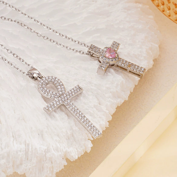 Women's Hiphop Light Luxury Style Copper Inlaid Zircon Heart Shape Pendant O Word Chain Electroplated Clavicle Necklace