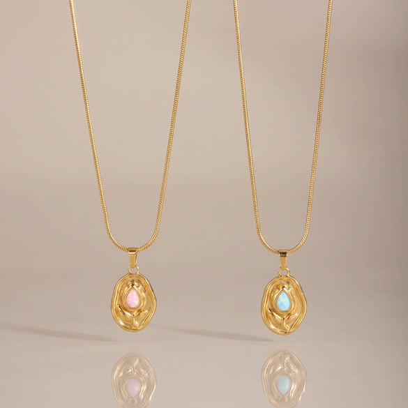 Women's Irregular Flower Geometric Necklace With Resin Inlay And Electroplated Stainless Steel Pendant