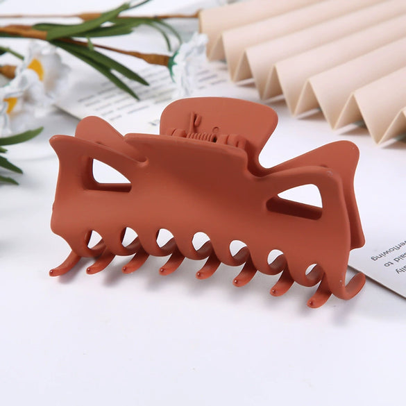 Women's Large Geometric Resin Hair Claw Clip With Hollow Design And Painted Finish For Ponytail Updos