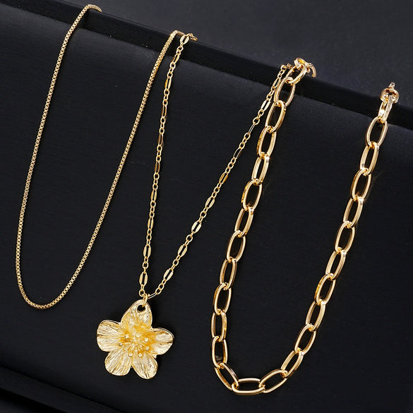 Women's Layered Imitation Pearl Necklace With Floral Alloy Pendant Electroplated Casual Chain Jewelry