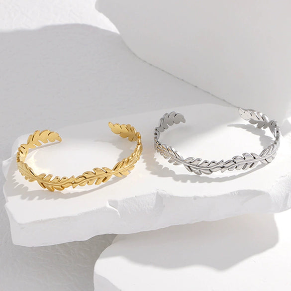 Women's Leaf Opening Creative Oil Pressure Titanium Steel Gold Plated Stainless Steel Bracelet